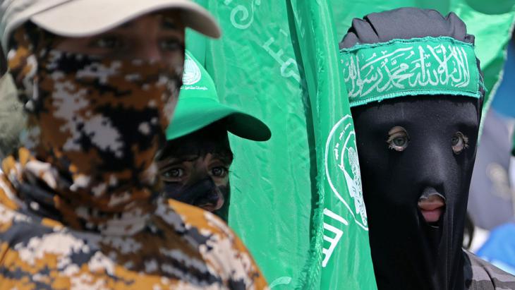Masked members of Hamas in Gaza (photo: picture-alliance/dpa/M. Saber)