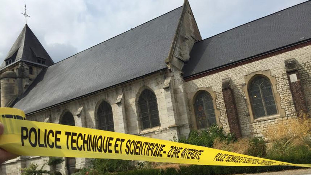 Tatort des Grauens: die katholische Kirche in Saint-Etienne-du-Rouvray; Foto: picture-alliance/dpa
