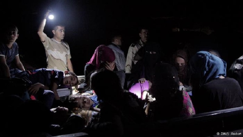 Refugees at night; photo: DW