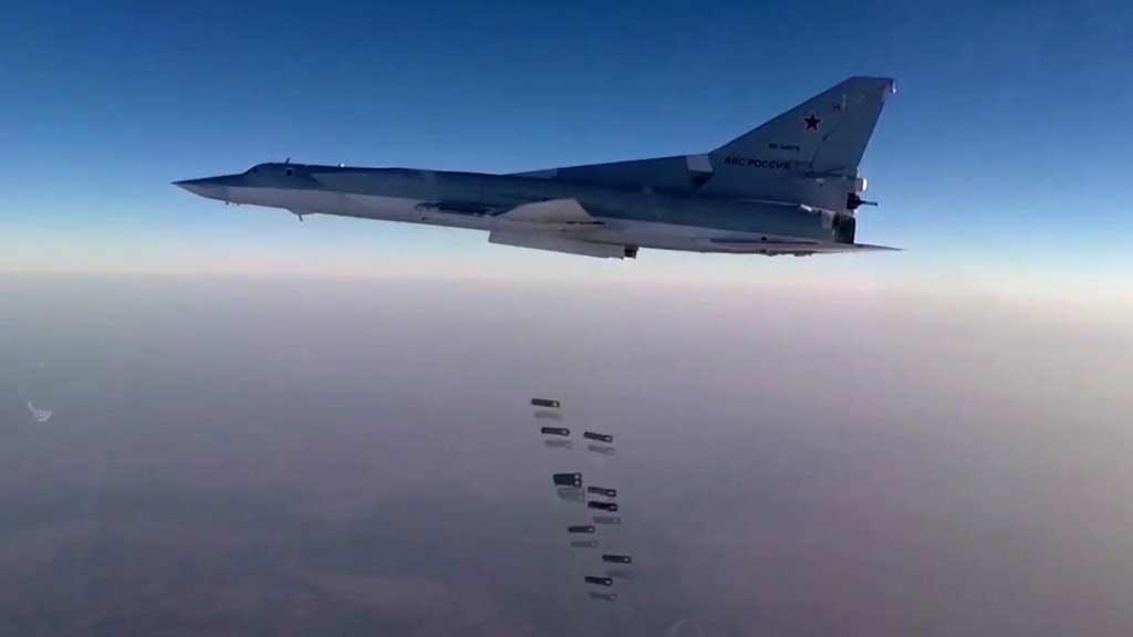  Russisches Kampfflugzeug Tu-22M3 bombardiert Aleppo; Foto: picture-alliance/dpa/Russian Defence Ministry Press Service
