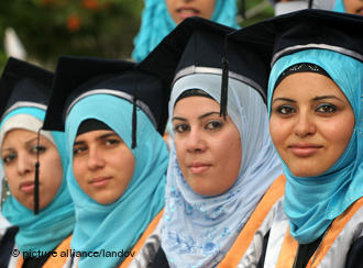 Palästinensische Hochschulabsolventinnen in Khan Younis; Foto: picture alliance/landov