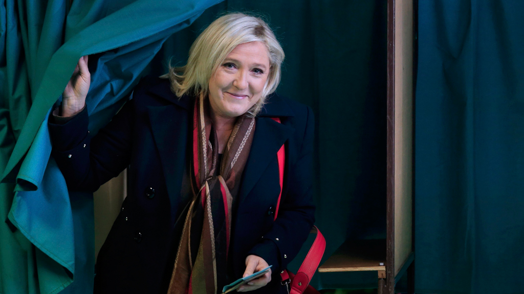 Marine Le Pen bei der zweiten Runde der Regionalwahlen 2015 in Frankreich; Foto: Reuters/P. Rossignol