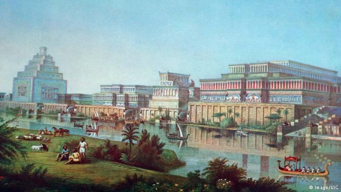 المدن الأولى: أىُنشئت أولى المدن البشرية على ضفاف نهري دجلة والفرات قبل 6000 عام. وعلى مدى ثلاثة آلاف سنة، تطورت حضارة الرافدين لتصبح شبكة من المدن الحضرية، أدت في نهاية المطاف لظهور مراكز مدنية حضرية حقيقية مثل بابل، ونينوى التي أعيد بناؤها.