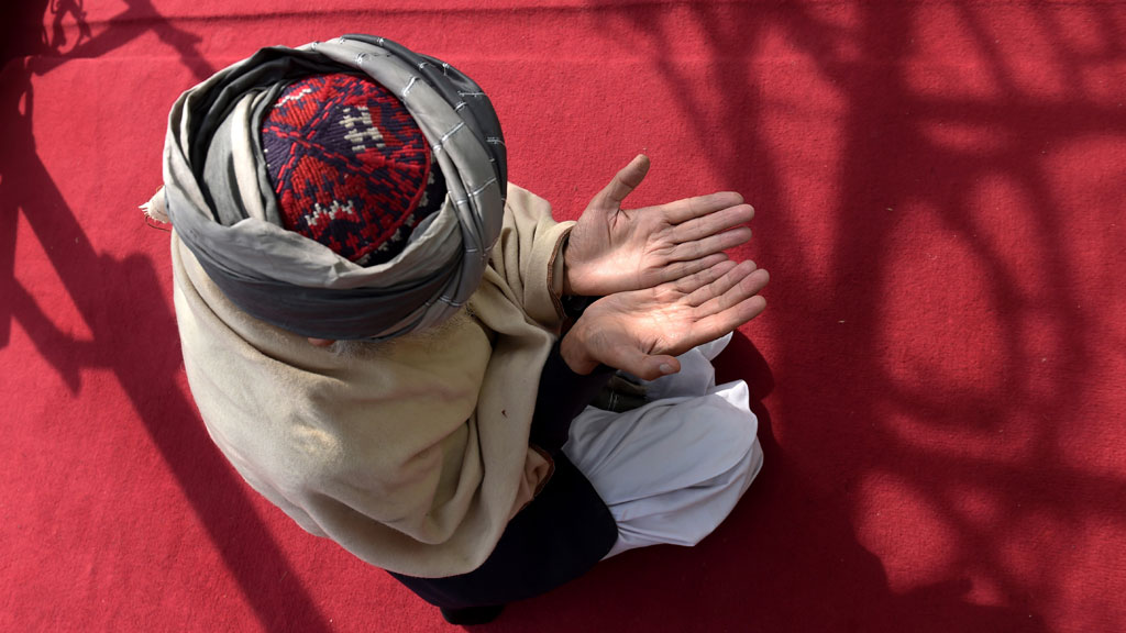 Sufi beim gebet in Afghanistan; Foto: AFP/Getty Images/S. Marai