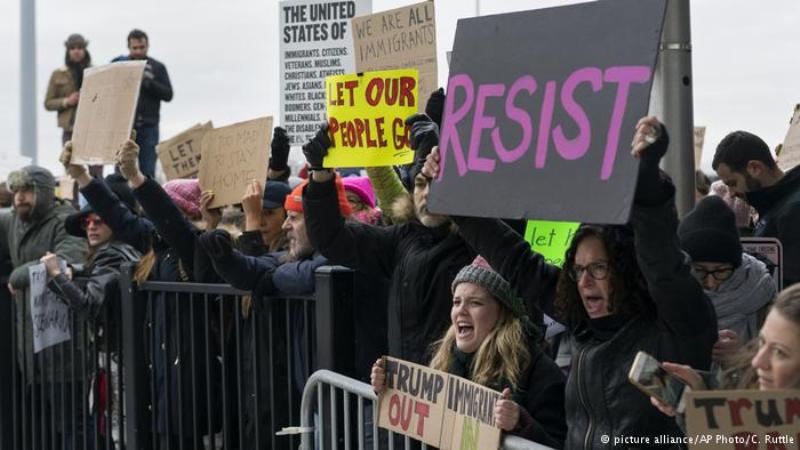 US citizens demonstrate against Trump's immigration ban