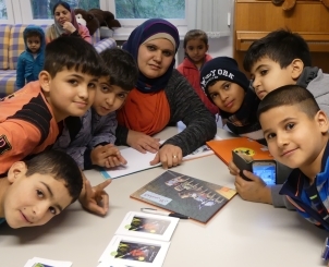 Die deutsch-arabische Kinderbuchreihe „Einfach lesen!“ begleitet Kinder beim Einleben in der neuen Umgebung;Foto: Jasmin Zikry