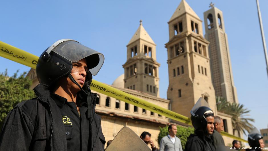 Vond er Polizei bewachte koptische Kirche in Kairo; Foto: Reuters
