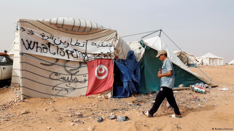 A Tunisian protester walks near his tent during the sit-in at El Kamour oilfield, demanding jobs and a share in revenue from the area’s natural resources near the town of Tatouine, Tunisia May 11 2017 (photo: Reuters/Zoubeir Souissi)