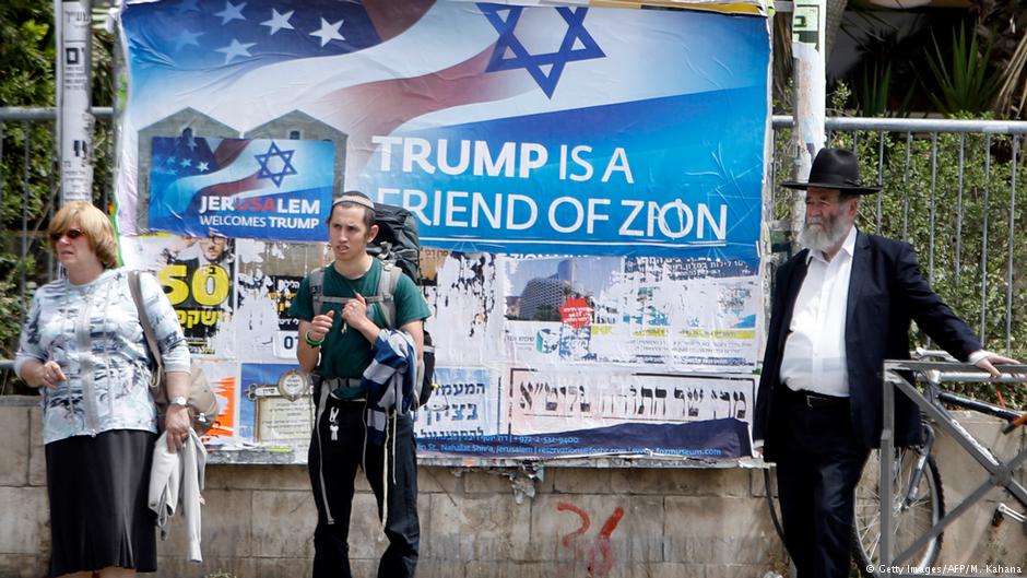Pro-Trump poster in Israel (photo: Getty Images/AFP/M. Kahana)
