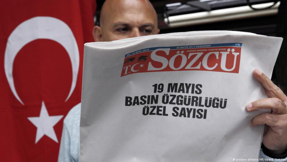 Protestaktion der regierungskritischen kemalistischen Zeitung "Sözcü"; Foto: picture-alliance/dpa
