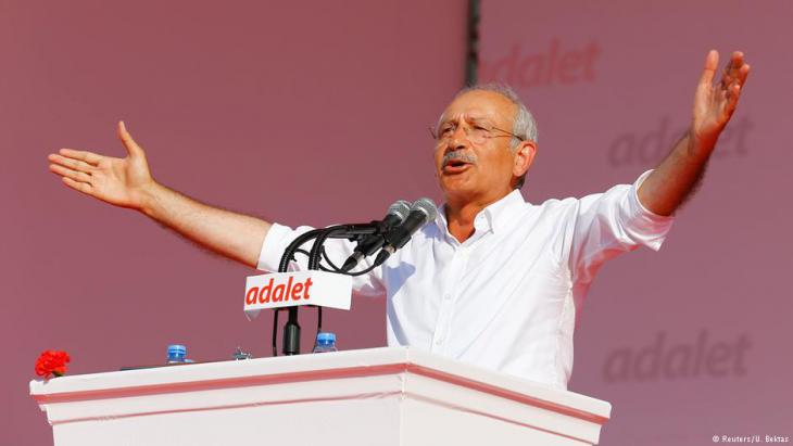 Kemal Kiliçdaroğlu addressing a rally (photo: Reuters)
