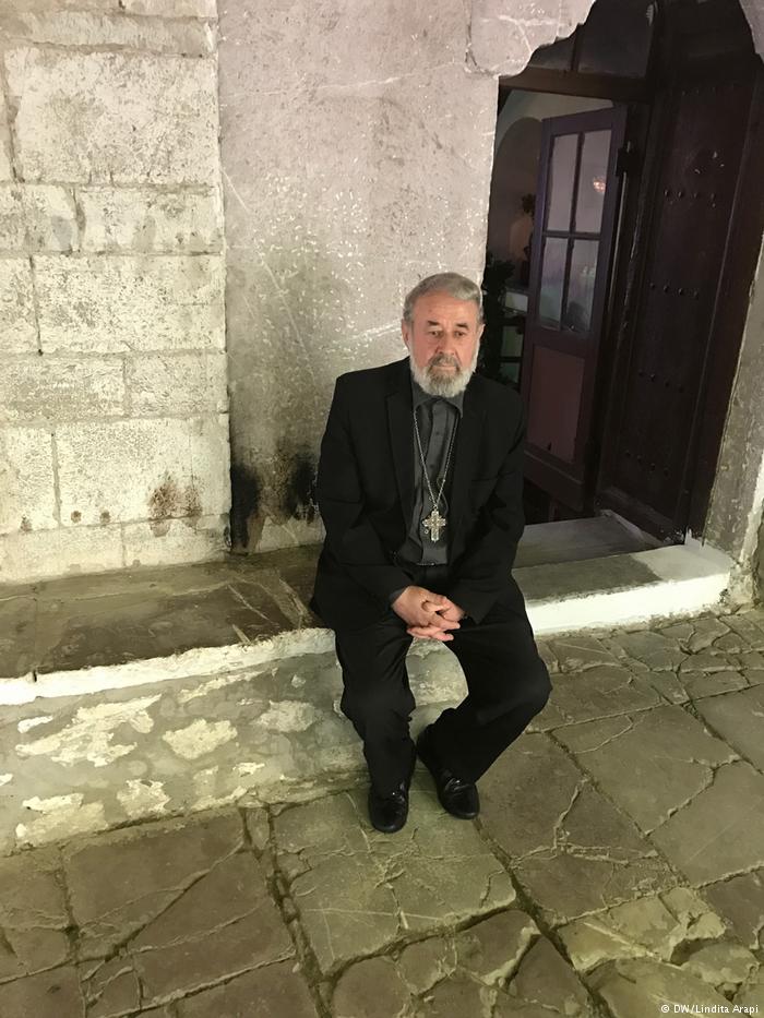 Pater Nikolla aus Elbasan; Foto: DW
