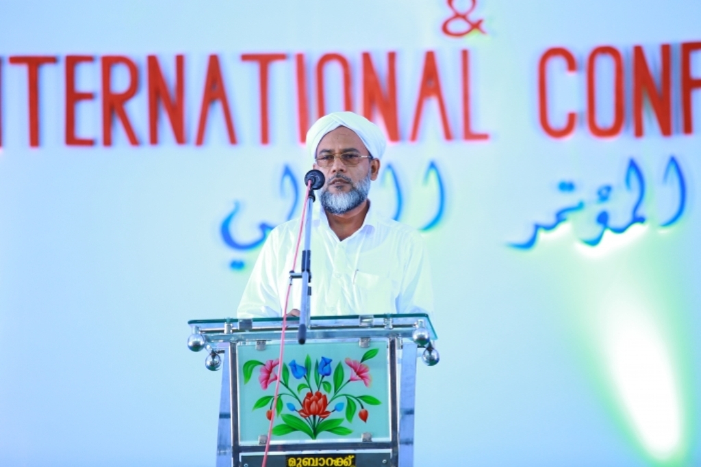Scholar and education activist Abdul Hakeem Faizy speaks at the Wafy International Conference on Multiculturalism and World Peace (source: YouTube)