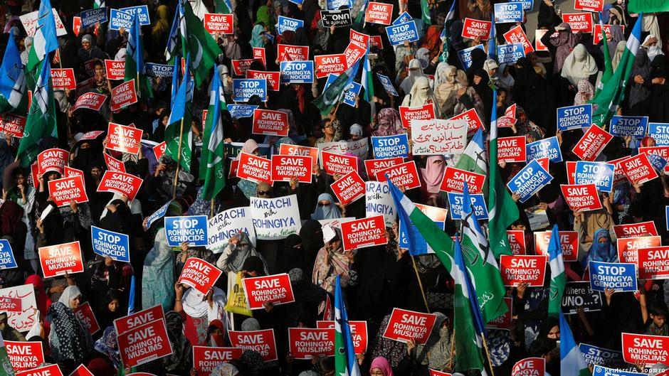 Female supporters of Jamat-e-Islami rally in Karachi, Pakistan, against the persecution of Rohingya Muslims in Myanmar, 10.09.2017 (photo: Reuters/A. Soomro)