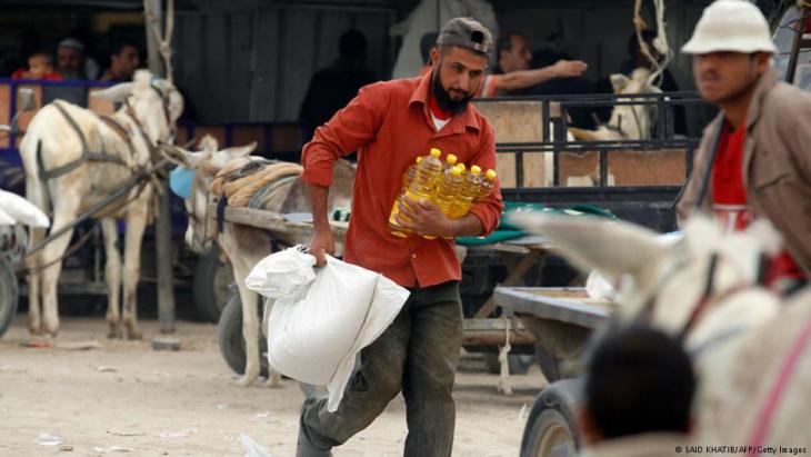 Delivery of a U.N. aid consignment to needy Palestinians in the Gaza Strip (photo: AFP/Getty Images)