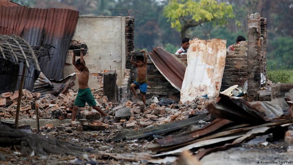 Ausgebranntes Rohingya-Dorf in Maugndaw; Foto: Reuters