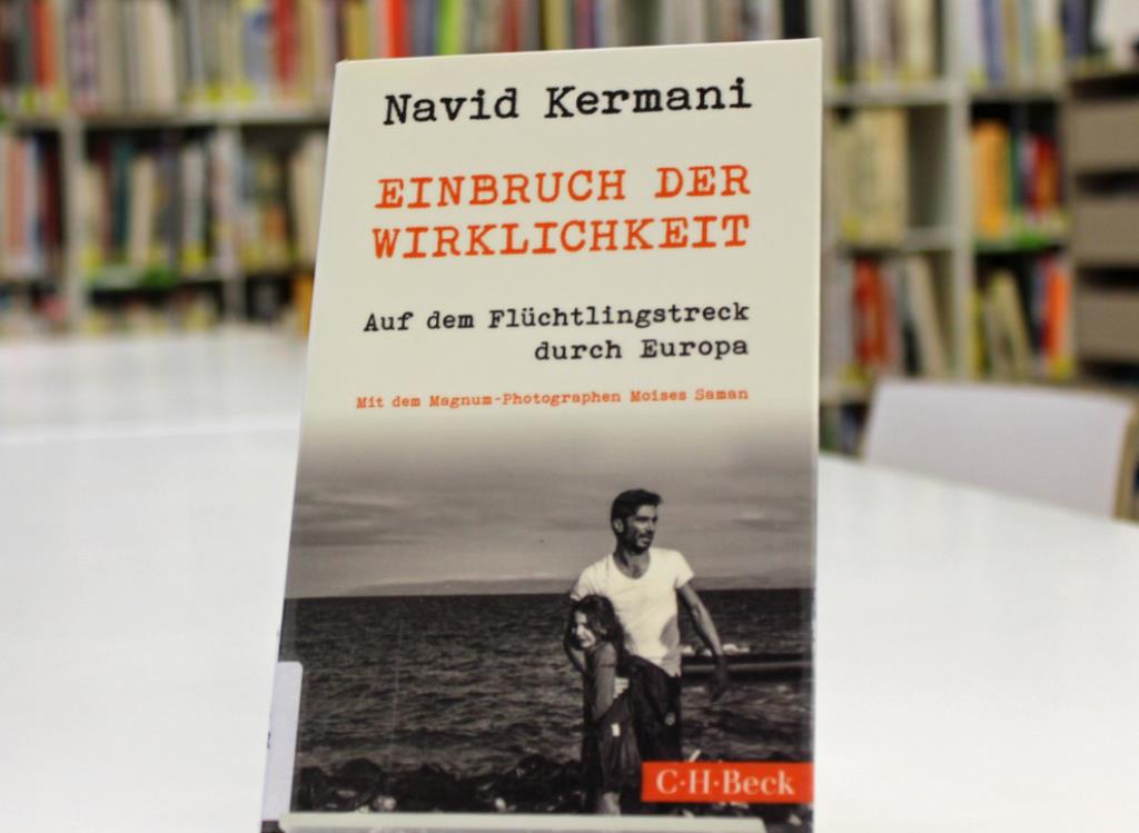 Buch: Navid Kermani: Einbruch der Wirklichkeit. Auf dem Flüchtlingstreck durch Europa. Foto: © Goethe-Institut London/Nicolas Gäckle 