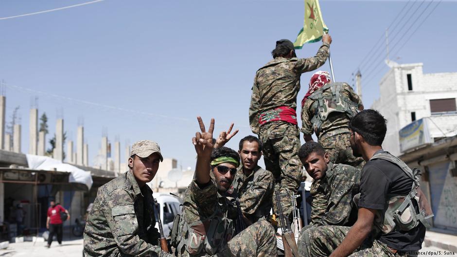 YPG-Einheiten im syrischen Rakka; Foto: picture-alliance/dpa