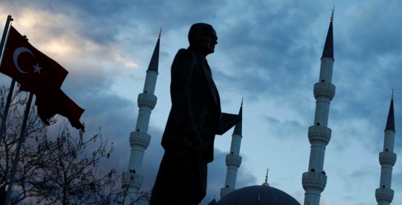 Statue Atatürks in Istanbul; Foto: Reuters