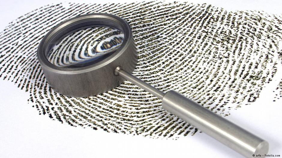 Fingerprint and magnifying glass (photo: arfo - fotolia.com)