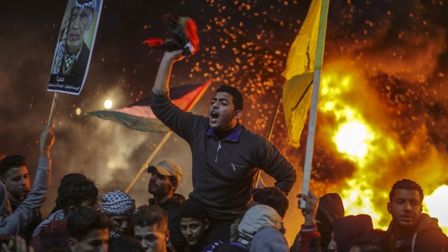 Palästinensische Demonstranten protestieren in Gaza gegen die Entscheidung von US-Präsident Trump, Jerusalem als Hauptstadt Israels anzuerkennen; Foto: Wissam Nassar/dpa