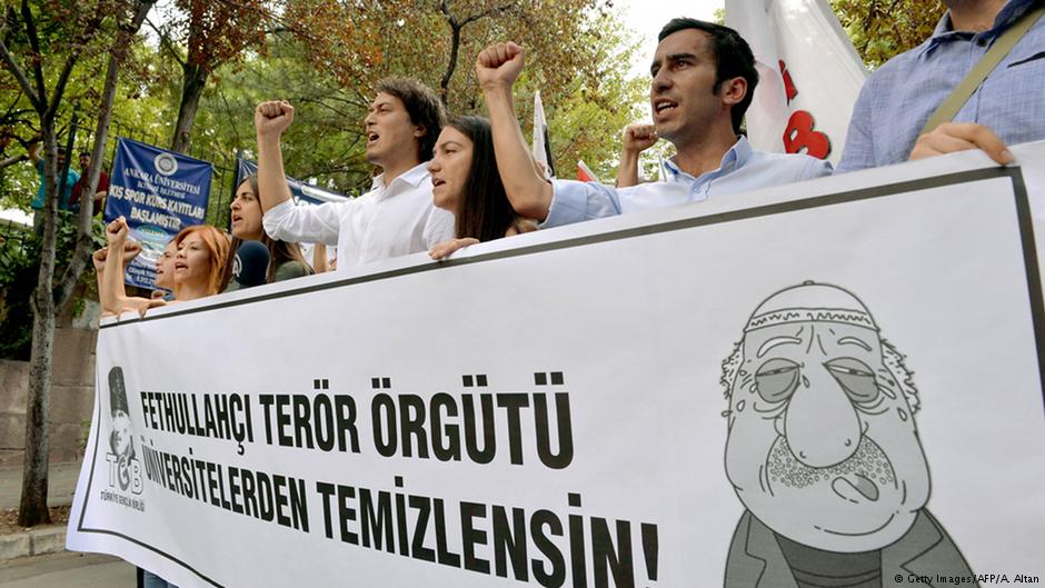 Proteste von AKP-Anhängern gegen die Gülen-Bewegung im Juli 2016 in Ankara; Foto: DEM ALTAN/AFP/Getty Images