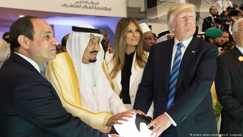 From left: Abdul Fattah al-Sisi, King Salman of Saudi Arabia, and Melania and Donald Trump (photo: picture-alliance/Zumapress/S. Craighead)