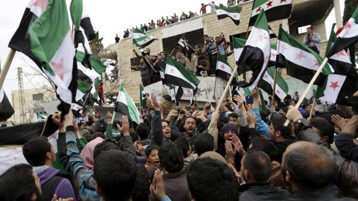 Friedliche Proteste von Anhängern der "Freien Syrischen Armee" gegen das Assad-Regime am 4. März 2016 in Marat Numan, Provinz Idlib; Foto: Reuters/K. Ashawi