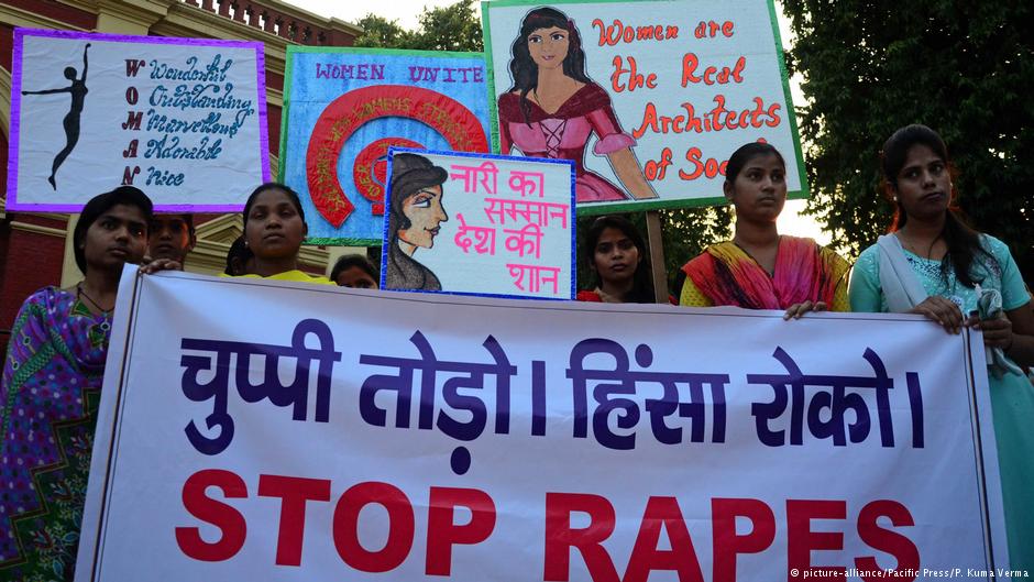 Proteste gegen Männergewalt und Sexismus im März 2015 in Allahabad; Foto: picture-alliance 