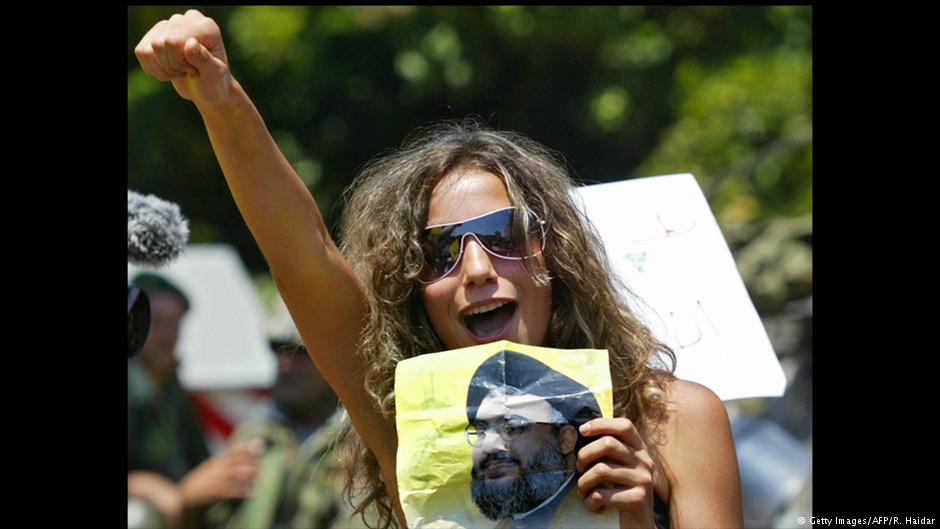 امرأة من أنصار حزب الله تحتج على حكومة فؤاد السنيورة في لبنان. Foto: AFP/Getty Images