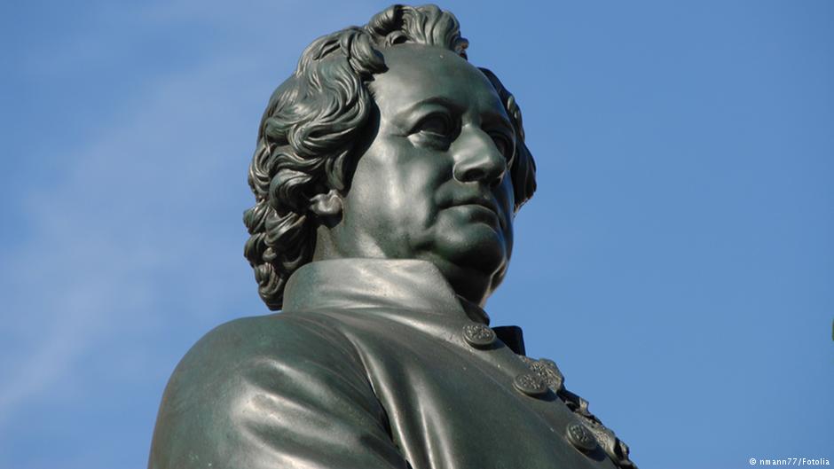 تمثال للأديب والشاعر الألماني يوهان فولفغانغ فون غوته (1749 - 1832).