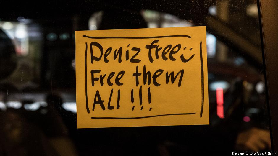 Berlin, 16.02.2018: a car sticker spotted during a convoy to celebrate the release of Deniz Yucel (photo: picture-alliance/dpa/P. Zinken)