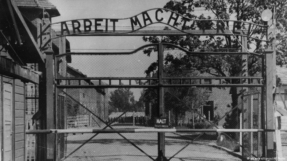 Eingangd es Konzentrationslagers Auschwitz; Quelle: picture-alliance/AP