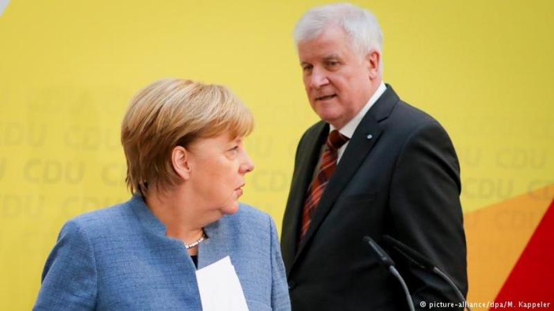 Angela Merkel und Horst Seehofer; Foto: picture-alliance/dpa