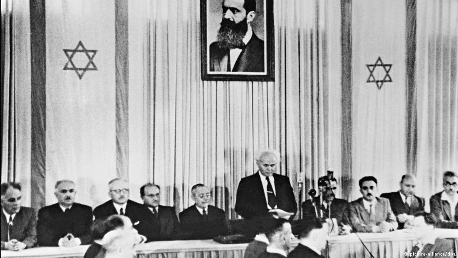 أعلن أول رئيس وزراء إسرائيلي ديفيد بن غوريون بتاريخ 14 / 05 / 1945 في تل أبيب تأسيس دولة إسرائيل. Foto: picture-alliance/dpa