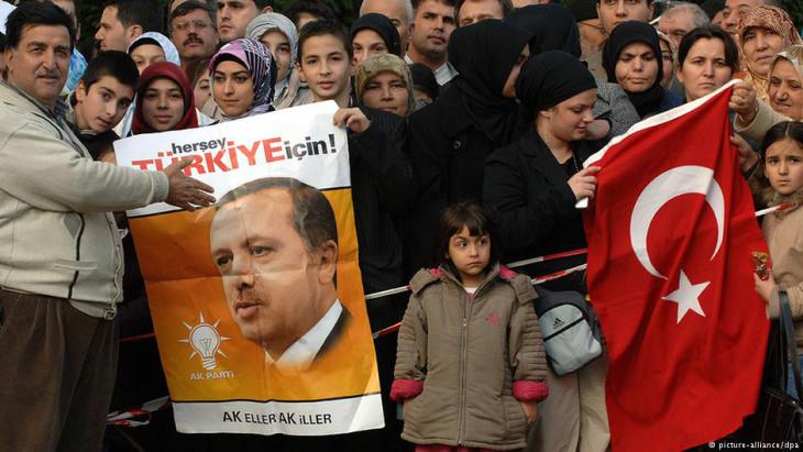 Erdogan supporters in Cologne (photo: dpa/picture-alliance)