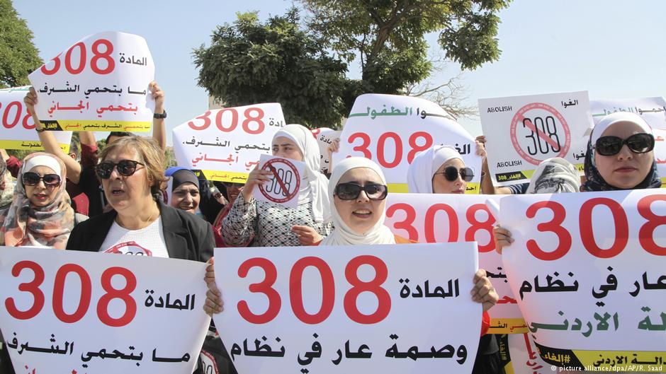 Frauenaktivistinnen demonstrieren für die Abschaffung des Paragrafen 308 in Amman; Foto: picture-alliance/dpa