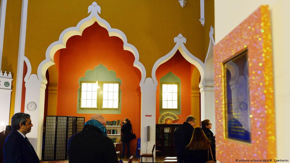 Innenraum der Lahore-Ahmadiyya-Moschee in Berlin; Foto: picture-alliance/dpa