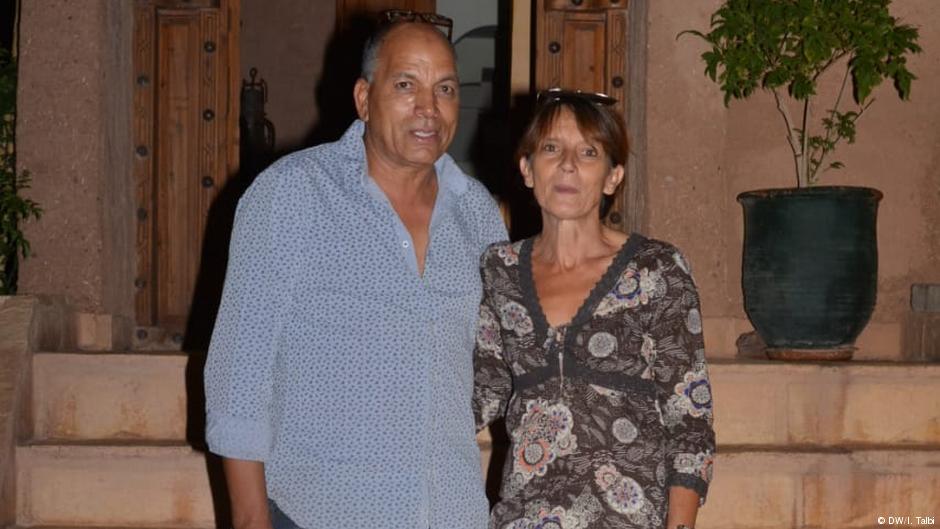 إدريس المغربي وزوجته الفرنسية ألكساندرا يعيشان حياة سعيدة منذ 30 عاما ولديهما ابنة في العشرين من عمرها