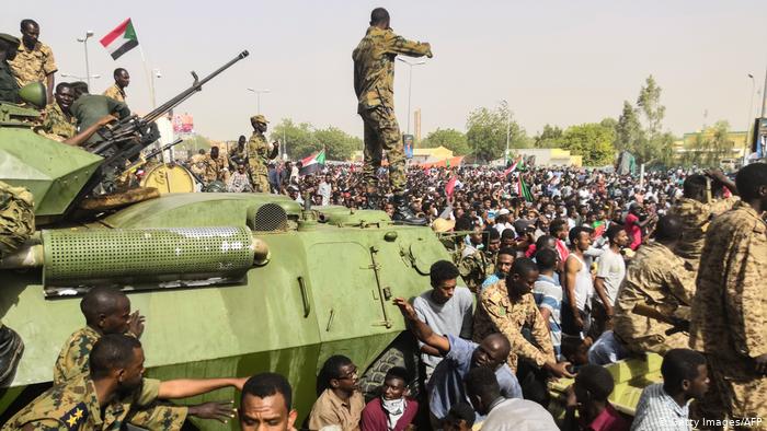 السودان - لمحة تاريخية عن حكومات عسكرية ومدنية أمسكت بزمام السلطة السودانية