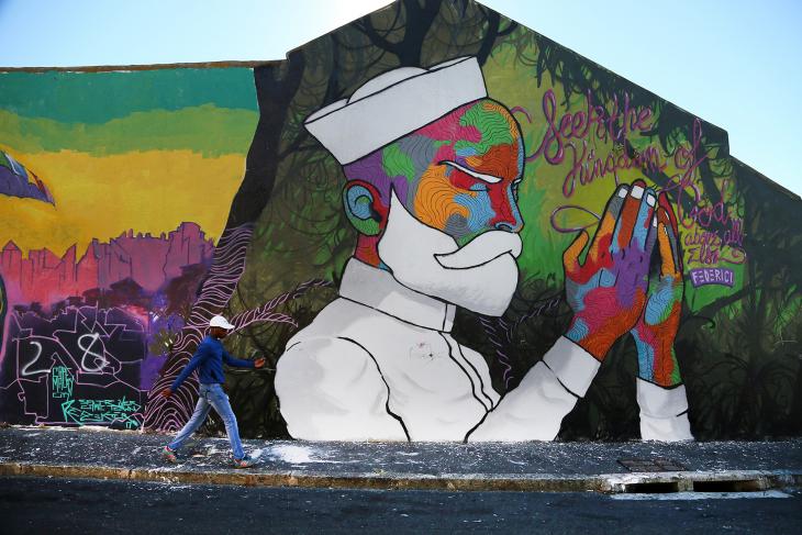 تشتهر منطقة "ودستوك" في (مدينة) كيب تاون، جنوب أفريقيا، بكونها منفتحة وواحدة من أفضل مواقع فن الشارع في جنوب أفريقيا. هنا، تضيئ لوحة جدارية بكل ألوانها وزُهوّها في حي متعدد الثقافات.