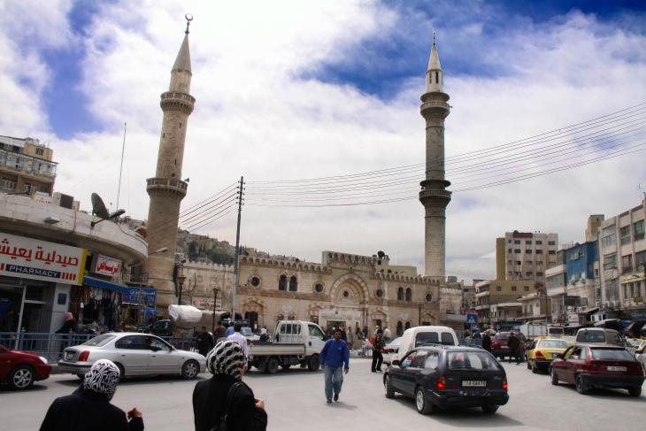 المسجد الحسيني هو واحد من المعالم الأساسية في عمان القديمة، الأردن. رغم أن الجزء الظاهر من جامع الحسيني لم يُبْنَ إلا في عشرينيات القرن الماضي، إلا أن أساساته هي لجامع آخر  أقدم بكثير  يعود تاريخه إلى بدايات الإسلام (الجامع الأموي القديم).