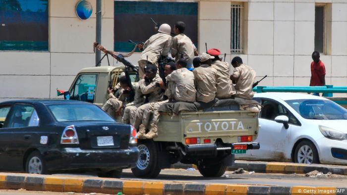 Soldiers sit on the back of a military car (photo: Getty Images/AFP)