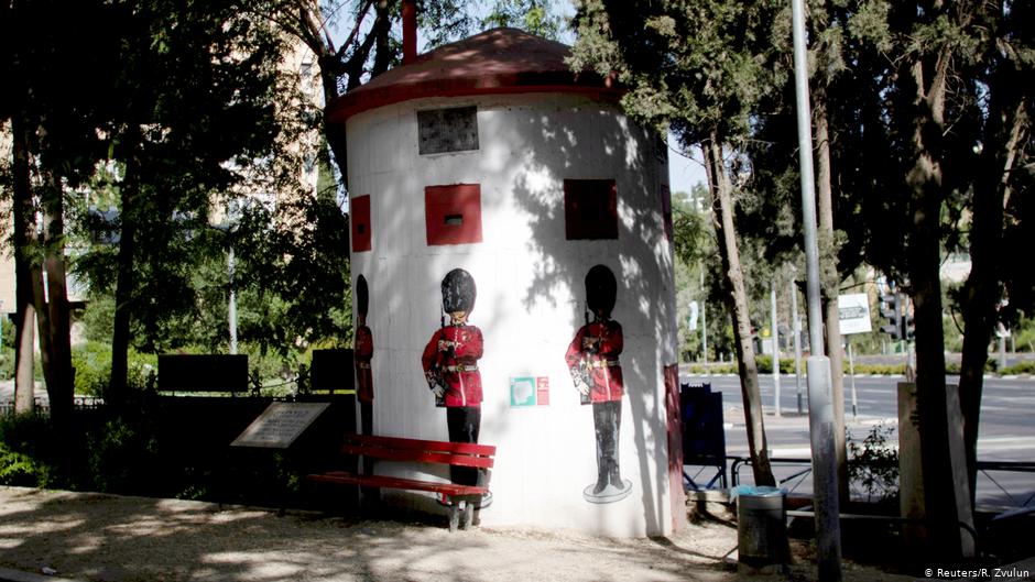 British soldiers depicted in a mural on an old pillbox in Jerusalem (photo: Reuters/R. Zvulun)