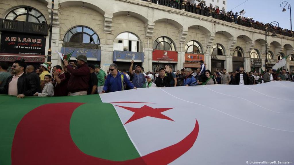  Proteste gegen die Regierung in Algier am 1.11.2019; Foto: picture-alliance/B. Bensalem