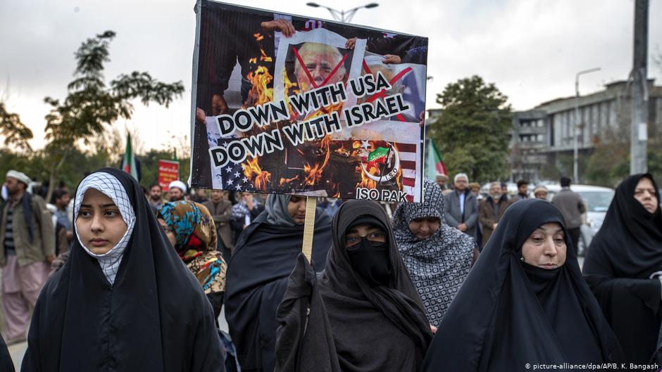 Anti-U.S. protests in Islamabad, Pakistan, following drone attack on Qassem Soleimani (picture-alliance/dpa/AP/B. K. Bangash) 