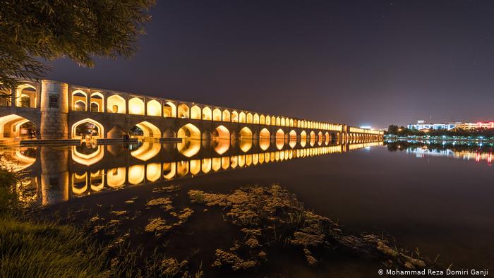 Si-o-se-pol bridge, geometric structures highlighted by night-time illuminations (photo: Mohammad Reza Domiri Ganji)