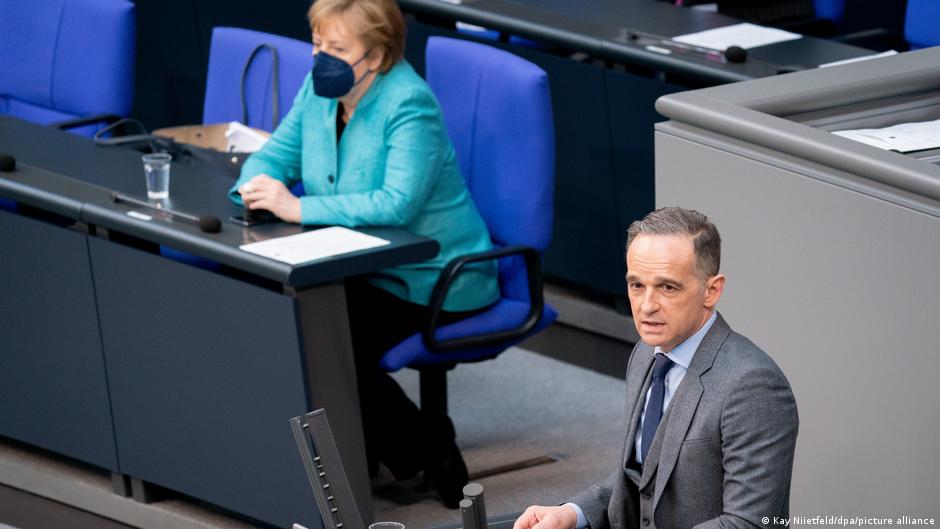 Maas in der aktuellen Stunde des Bundestags; Foto: Kay Niietfeld/dpa/picture-alliance