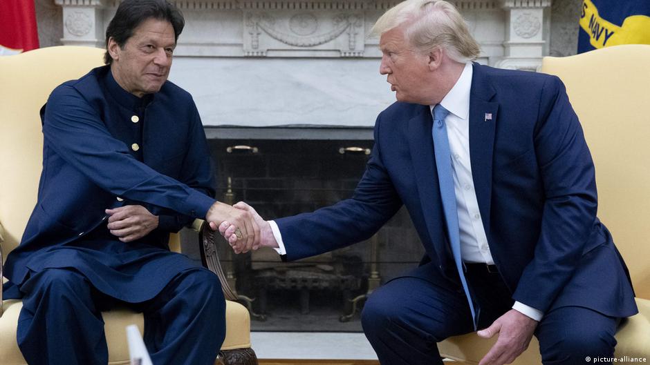 الرئيس الأمريكي السابق دونالد ترامب وعمران خان رئيس وزراء باكستان الصورة من الأرشيف. Ex US Praeident Donald  Trump empfaengt den pakistanischen Ministerpraesidenten Imran Khan FOTO PICTURE ALLIANCE