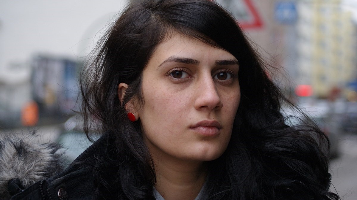 Second-generation journalist and award-winning author: Fatma Aydemir (photo (detail): © Feski22, Wikipedia / CC BY-SA 4.0)